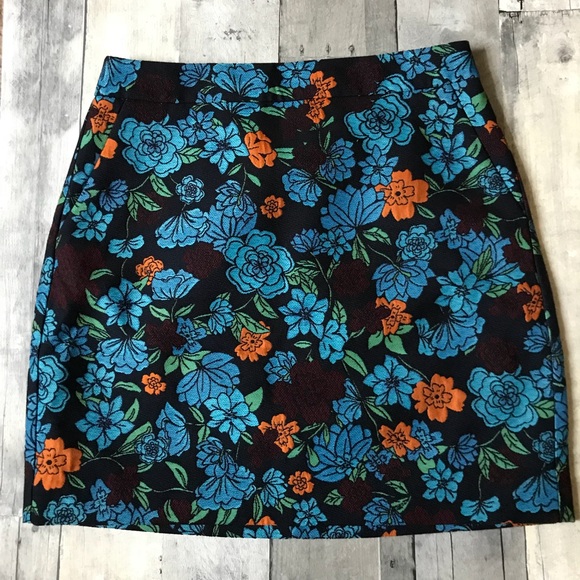LOFT Dresses & Skirts - LOFT Embroidered Floral Mini Skirt - 737